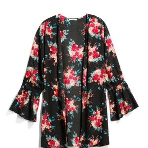StitchFix LE LISEleen Bell Sleeve Kimono